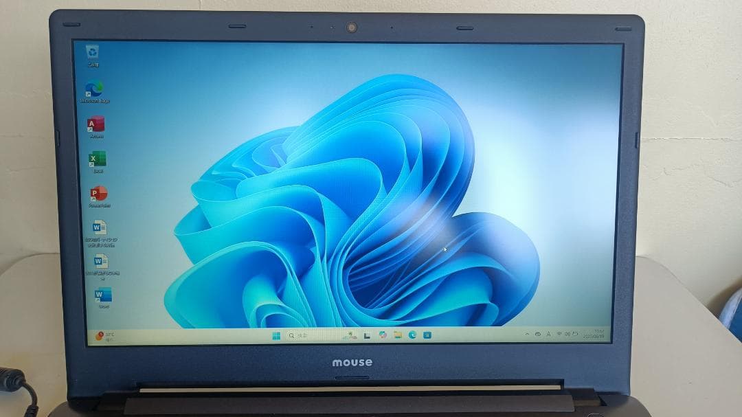 ⭐️ノートパソコンmouse 第六世代Core i3 SSD256G メモリ8G