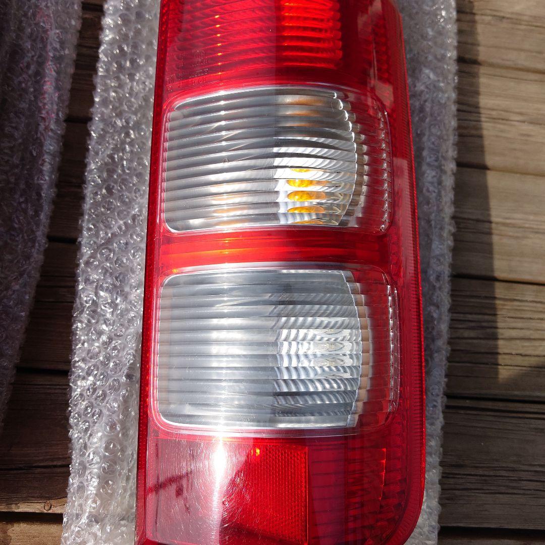 ハイエース　5型後期　純正テールランプ 左右セット