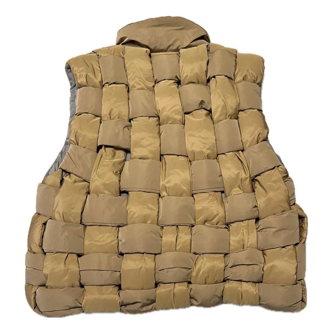 ベージュ キルティング ダウンベスト