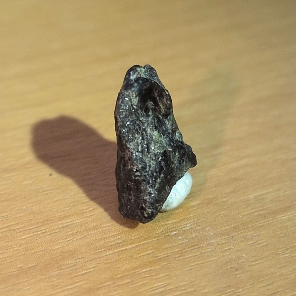 アレキサンドライト　希少宝石鉱物標本