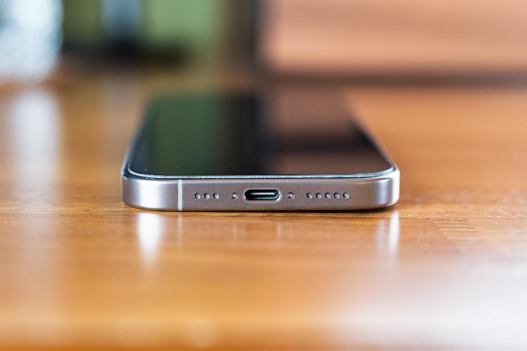 iPhone16Pro ナチュラルチタニウム（バッテリー最大容量100%）