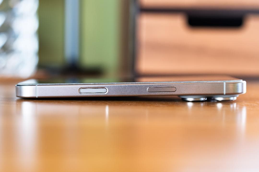 iPhone16Pro ナチュラルチタニウム（バッテリー最大容量100%）