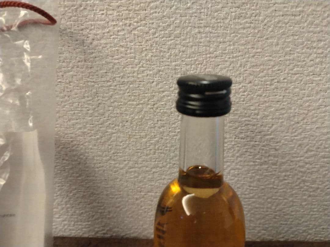 【kg,o】 ミニチュアボトル8本セット