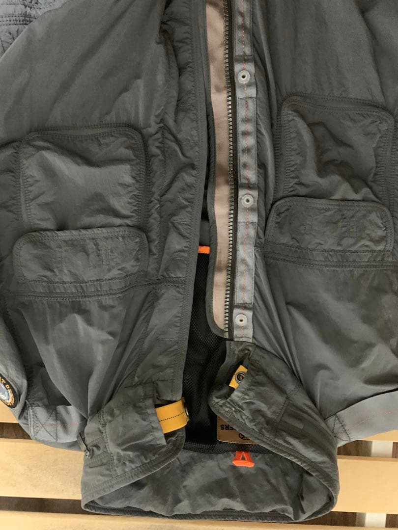 PARAJUMPERS(パラジャンパーズ)のウィンドブレーカーです。ＸＬサイズ