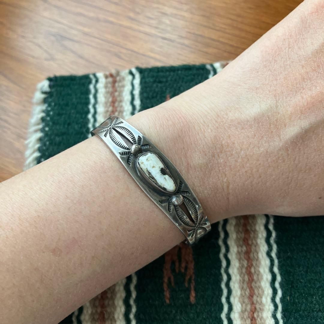 ホワイトバッファロー　バングル