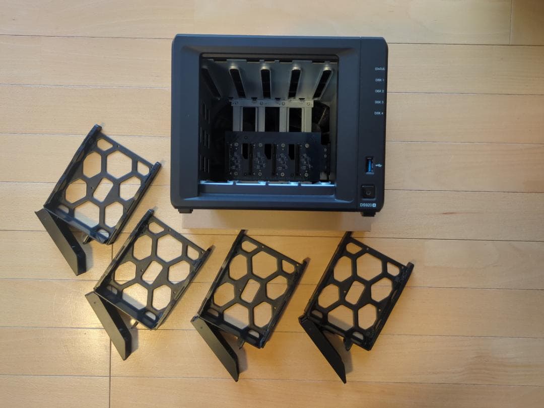 Synology NAS 4ベイ DS920+