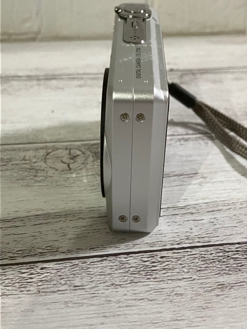 CASIO EXILIM EX-Z700コンパクトデジタルカメラ