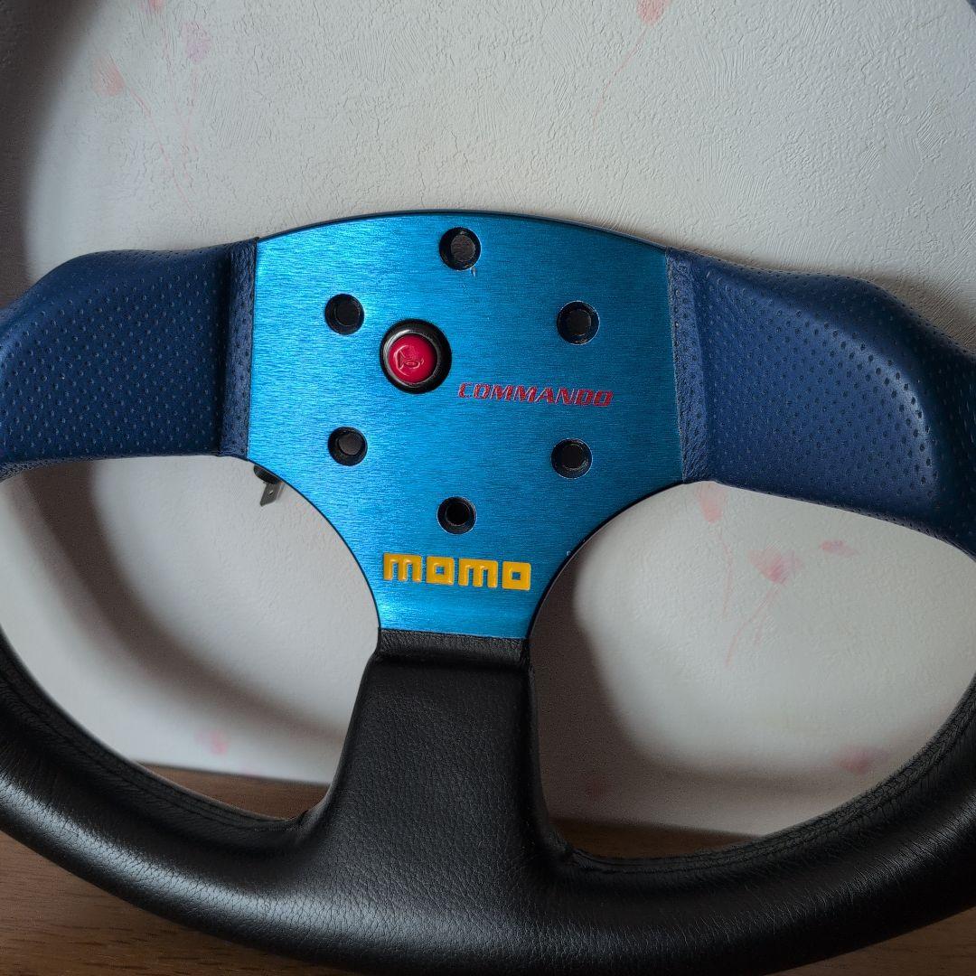 momo スポーティ ステアリングホイール