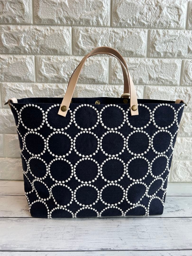 【905】ミナペルホネンタンバリンネイビー　トートバッグ　持ち手ヌメ革製