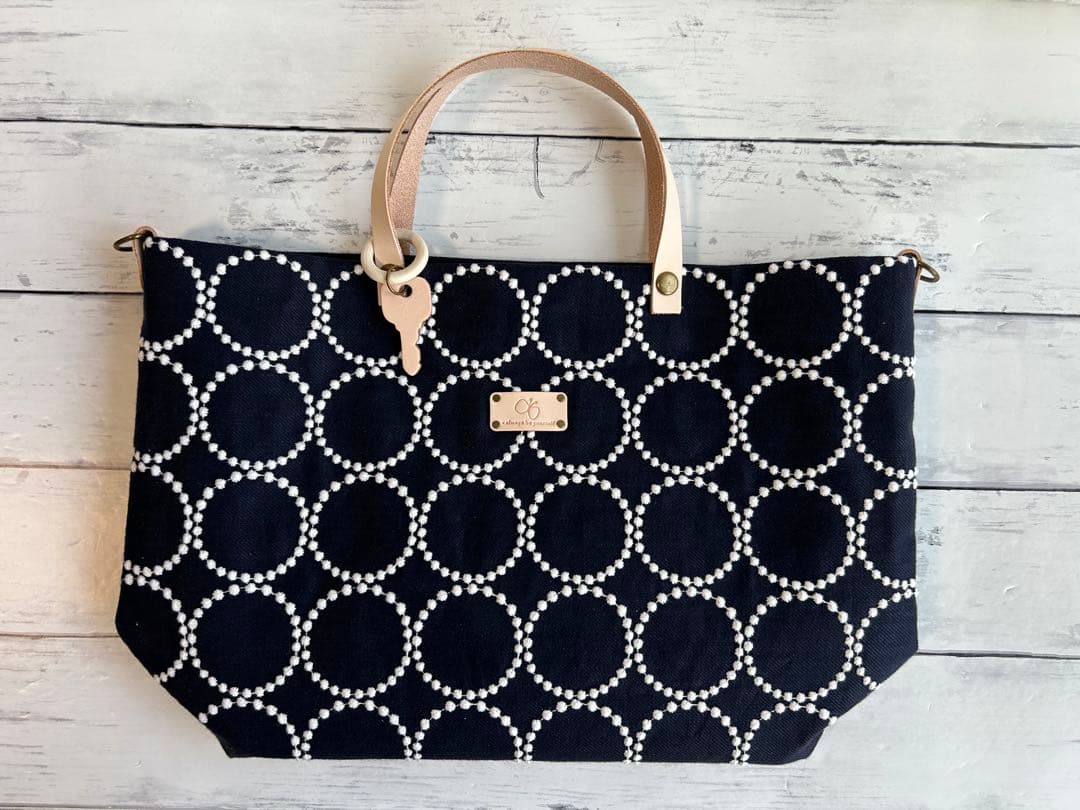 【905】ミナペルホネンタンバリンネイビー　トートバッグ　持ち手ヌメ革製