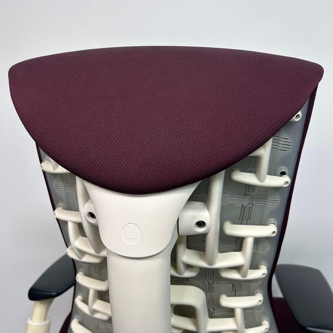 ②エンボディチェア ハーマンミラー ホワイト Embody えんじ色系