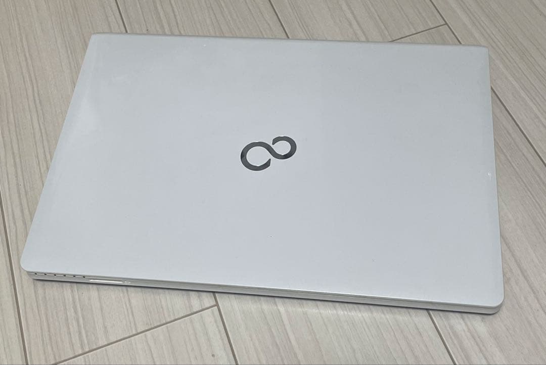 富士通 LIFEBOOK AH24/w ホワイト