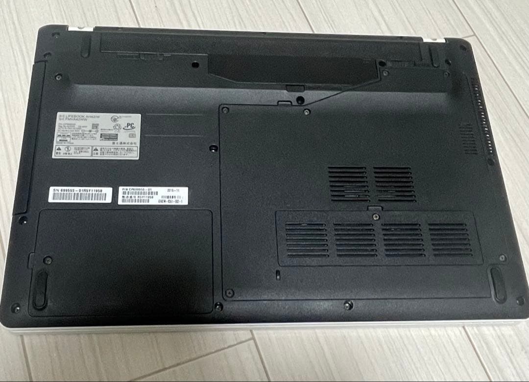 富士通 LIFEBOOK AH24/w ホワイト