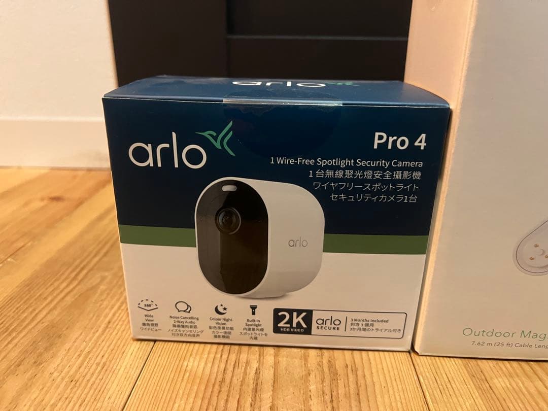 防犯カメラ　Arlo Pro 4 セキュリティカメラ & 充電ケーブル新品未開封