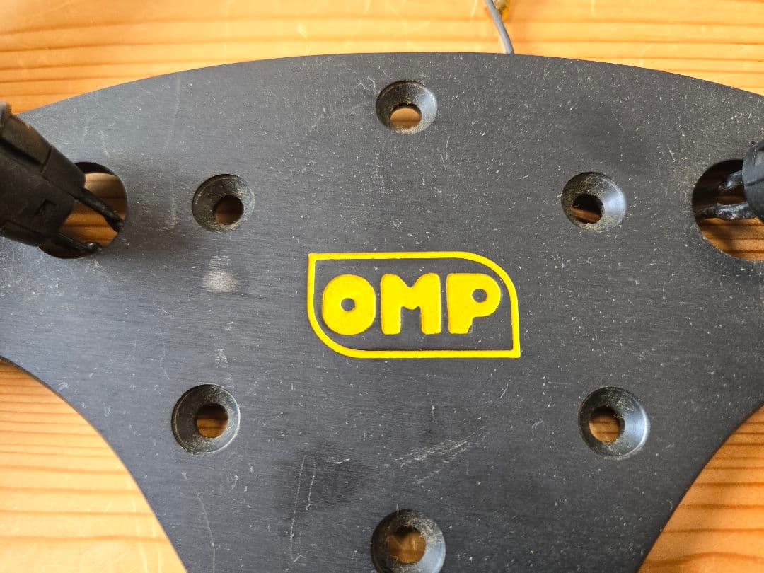 OMP スポーツステアリングホイール　ブラックスエード仕上げ仕様