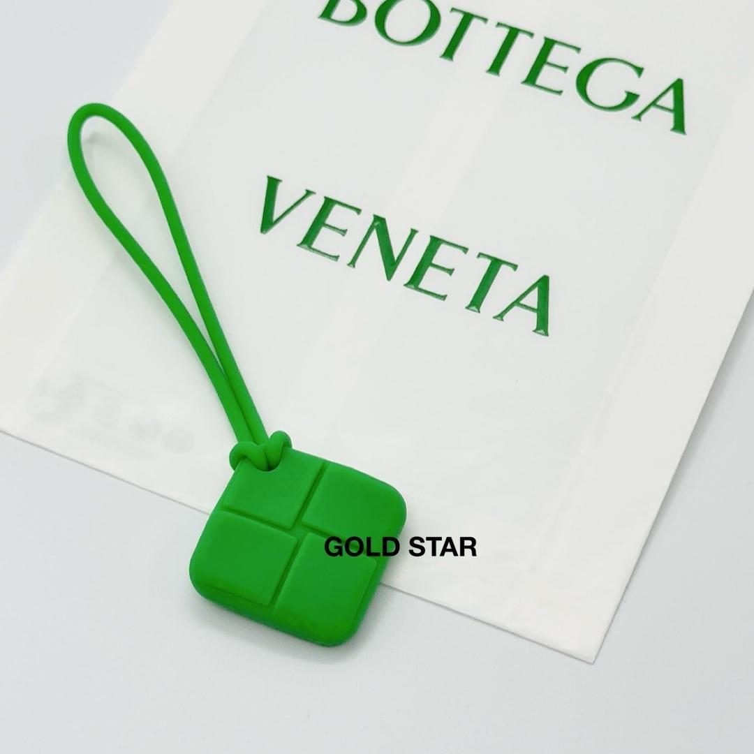 BOTTEGA VENETA ラバーシリコン AirTag ケース パキラート