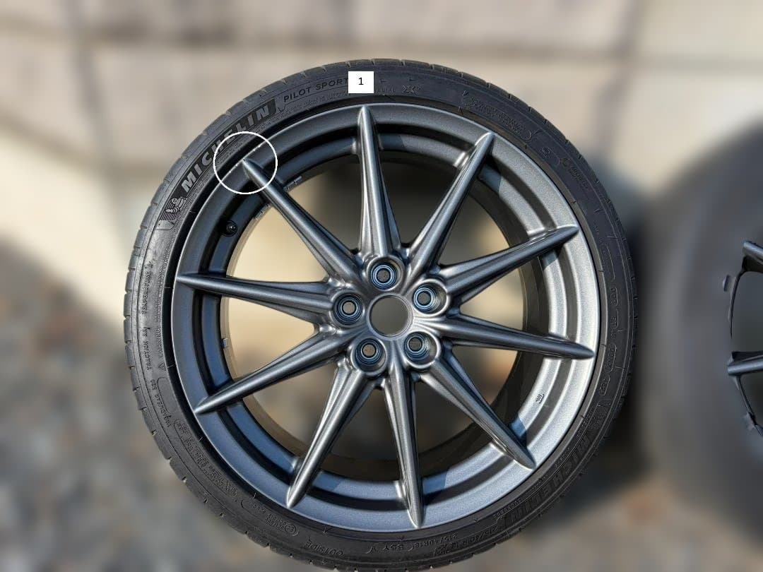 ZD8 純正 18インチx7.5J ホイール&タイヤ（215/40R18）