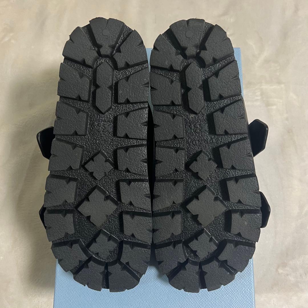 【カイちゃん様】極美品！PRADA 三角プレート ロゴ サンダル ブラック 36