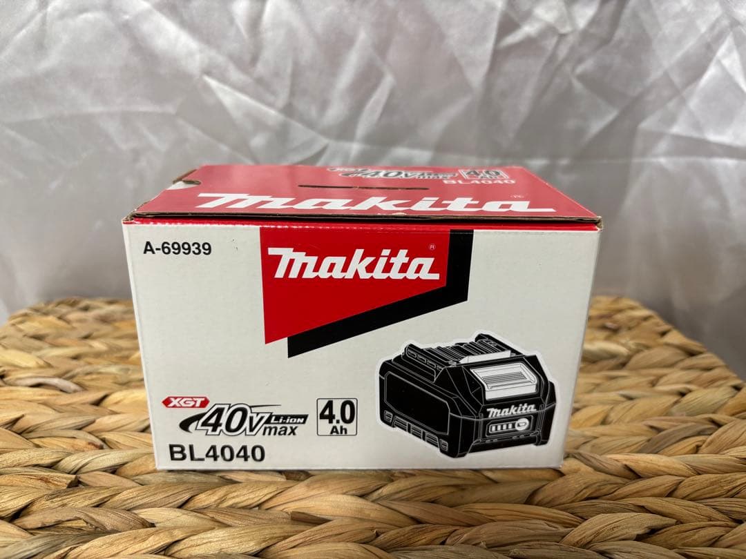 Makita 40V max バッテリーBL4040 新品