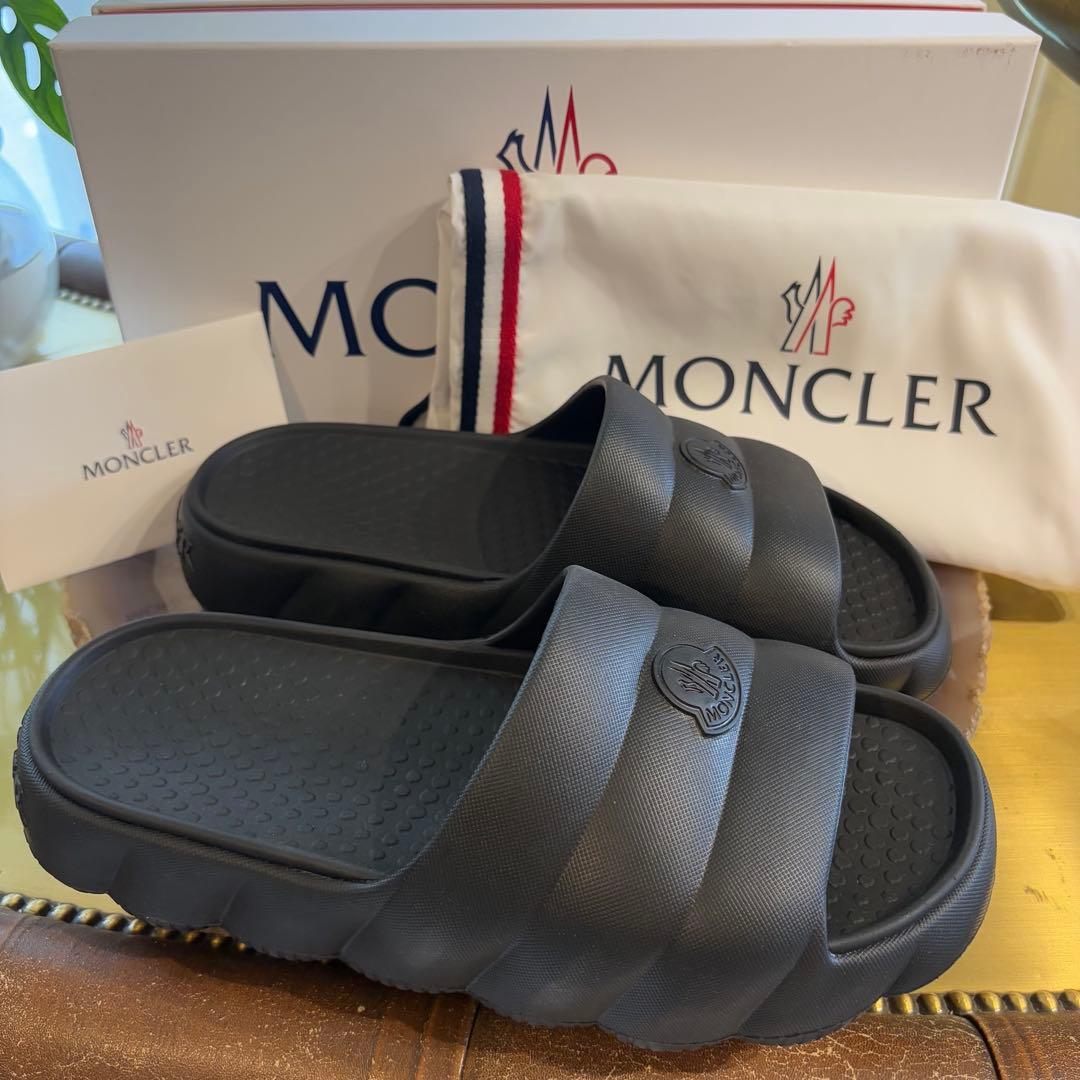 【新品完売サイズ】MONCLER Liloサンダル ブラック　25cm