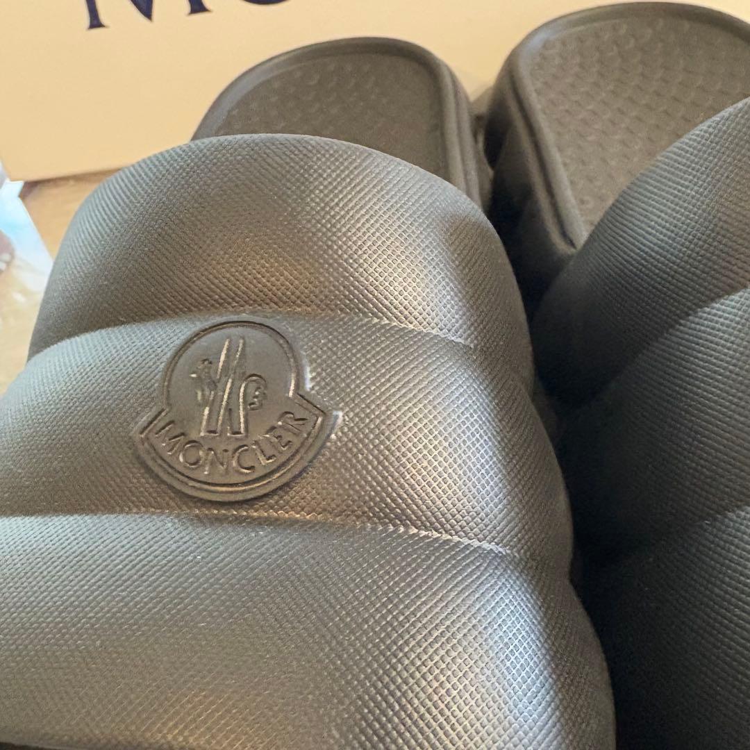 【新品完売サイズ】MONCLER Liloサンダル ブラック　25cm
