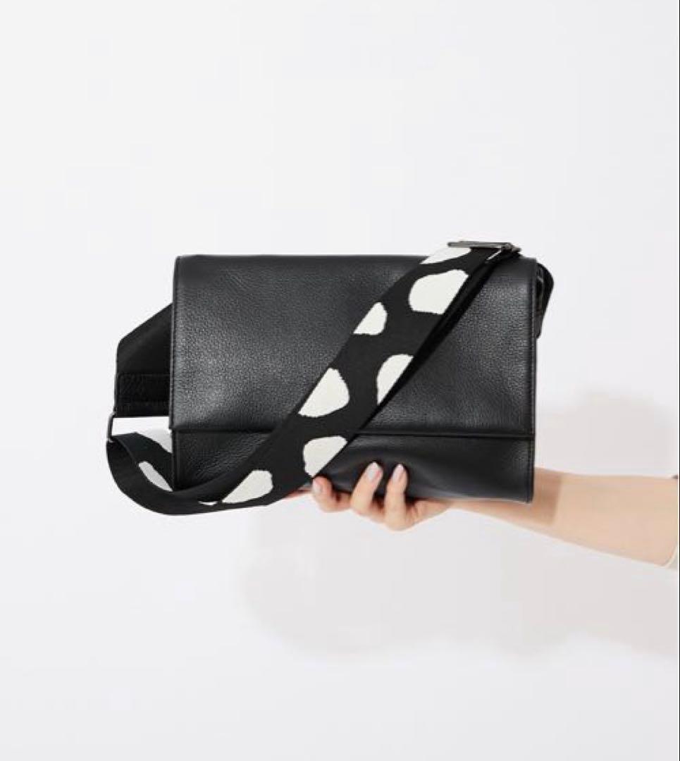 本革470g ワイドテープショルダーボディバッグ ear PAPILLONNER