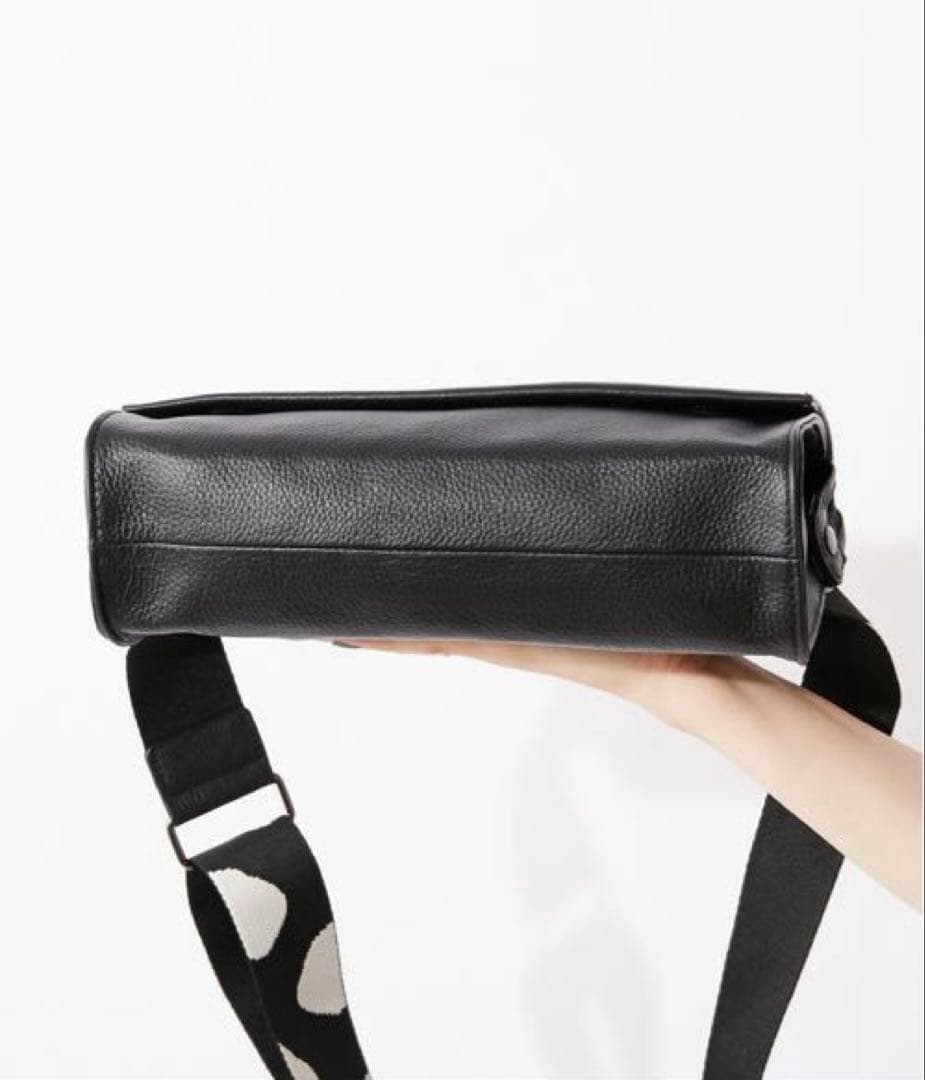 本革470g ワイドテープショルダーボディバッグ ear PAPILLONNER