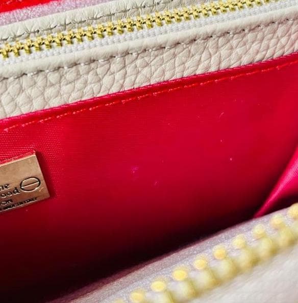 【新品！訳アリ】ヴィヴィアンウエストウッド ベージュ 長財布 55VV339