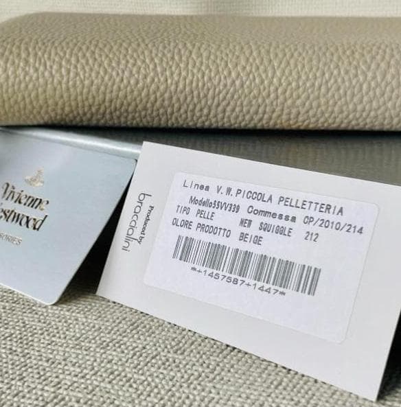 【新品！訳アリ】ヴィヴィアンウエストウッド ベージュ 長財布 55VV339