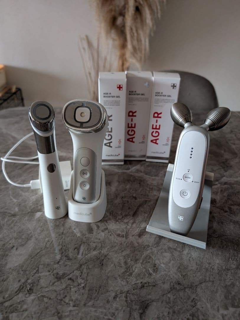 最終値下げ ほぼ新品 メディキューブ:美顔器セット（98000円相当）