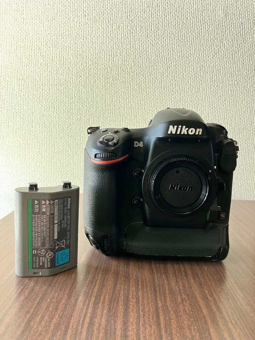 Nikon D4 デジタル一眼レフカメラ 本体とバッテリー