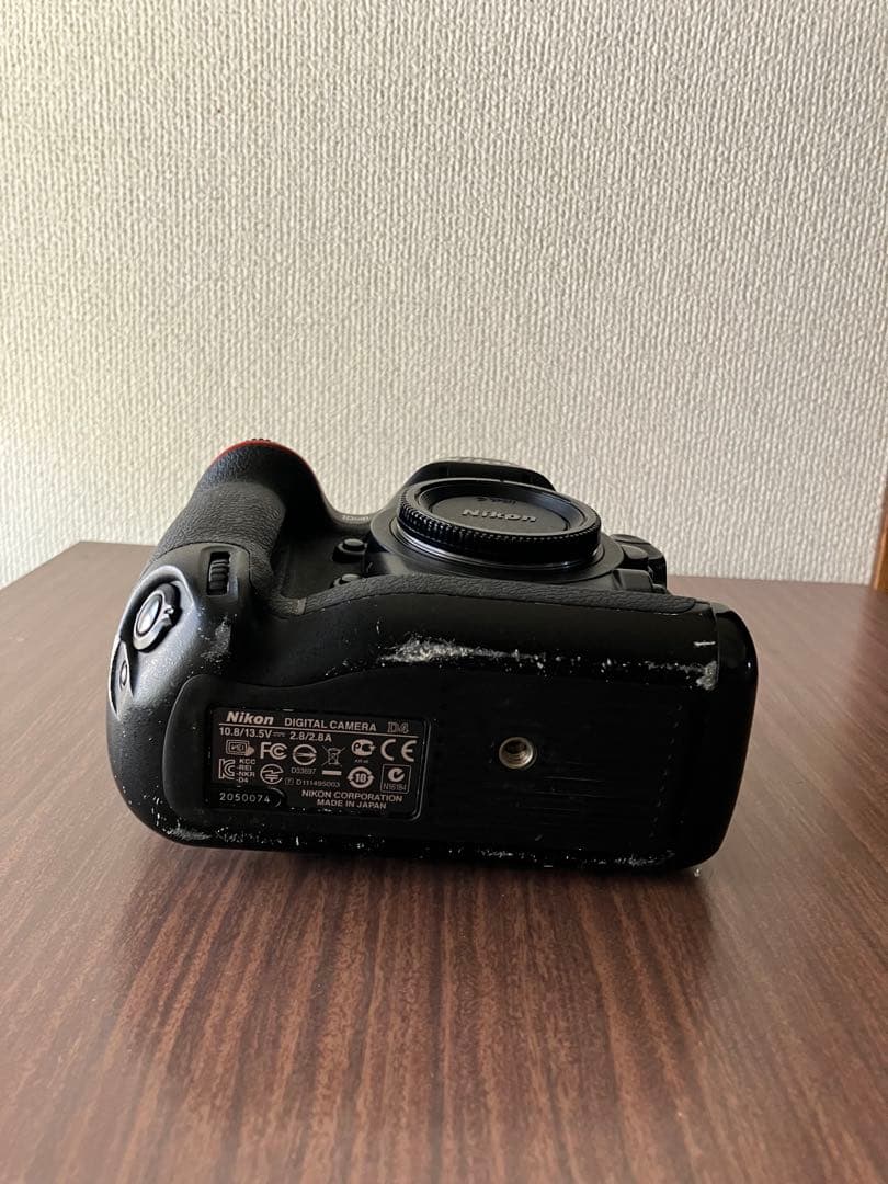 Nikon D4 デジタル一眼レフカメラ 本体とバッテリー