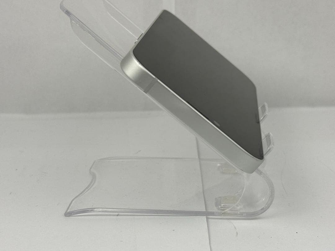 iPhone16e 128GB ホワイト　海外版　SIMフリー　SIMロック無し