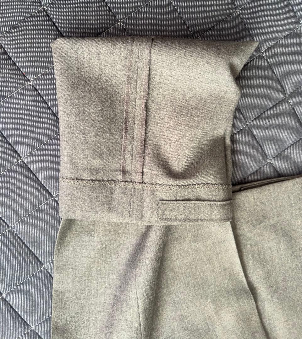 インコテックス　ウール　ライトグレー スラックス　裾ダブル　秋冬物