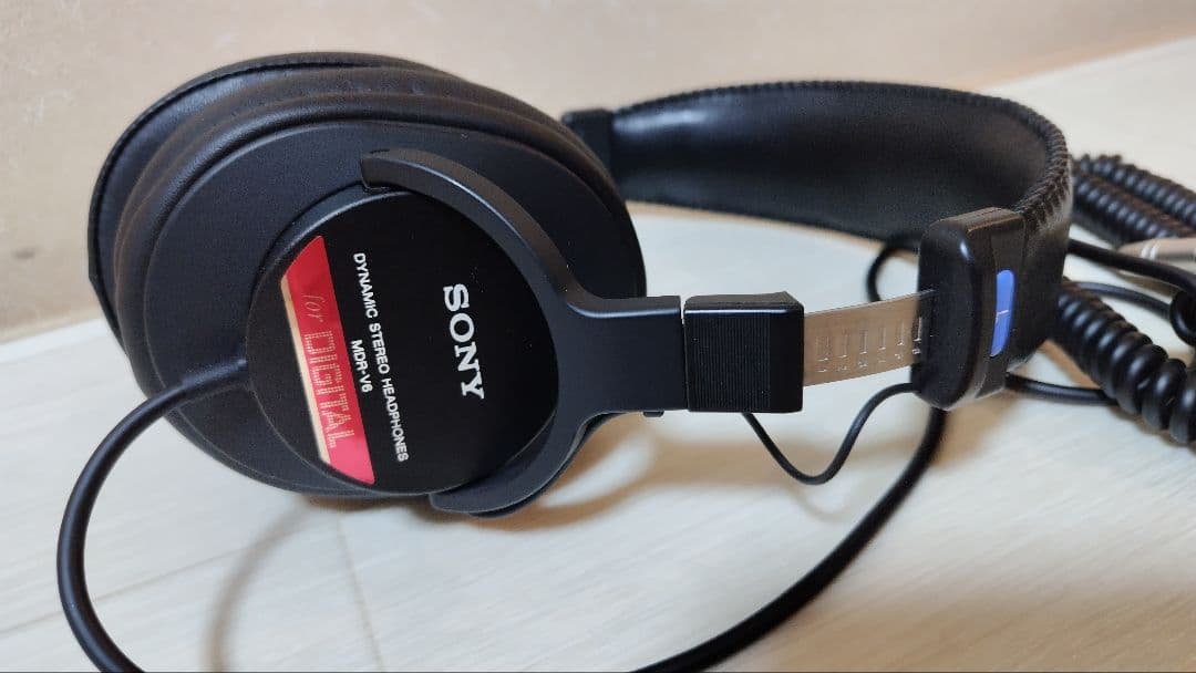 SONY　有線ヘッドホン　MDR-V6