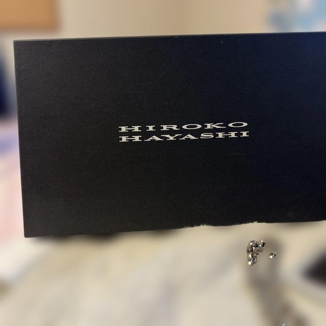 HIROKO HAYASHI シルバー クラッチバッグ