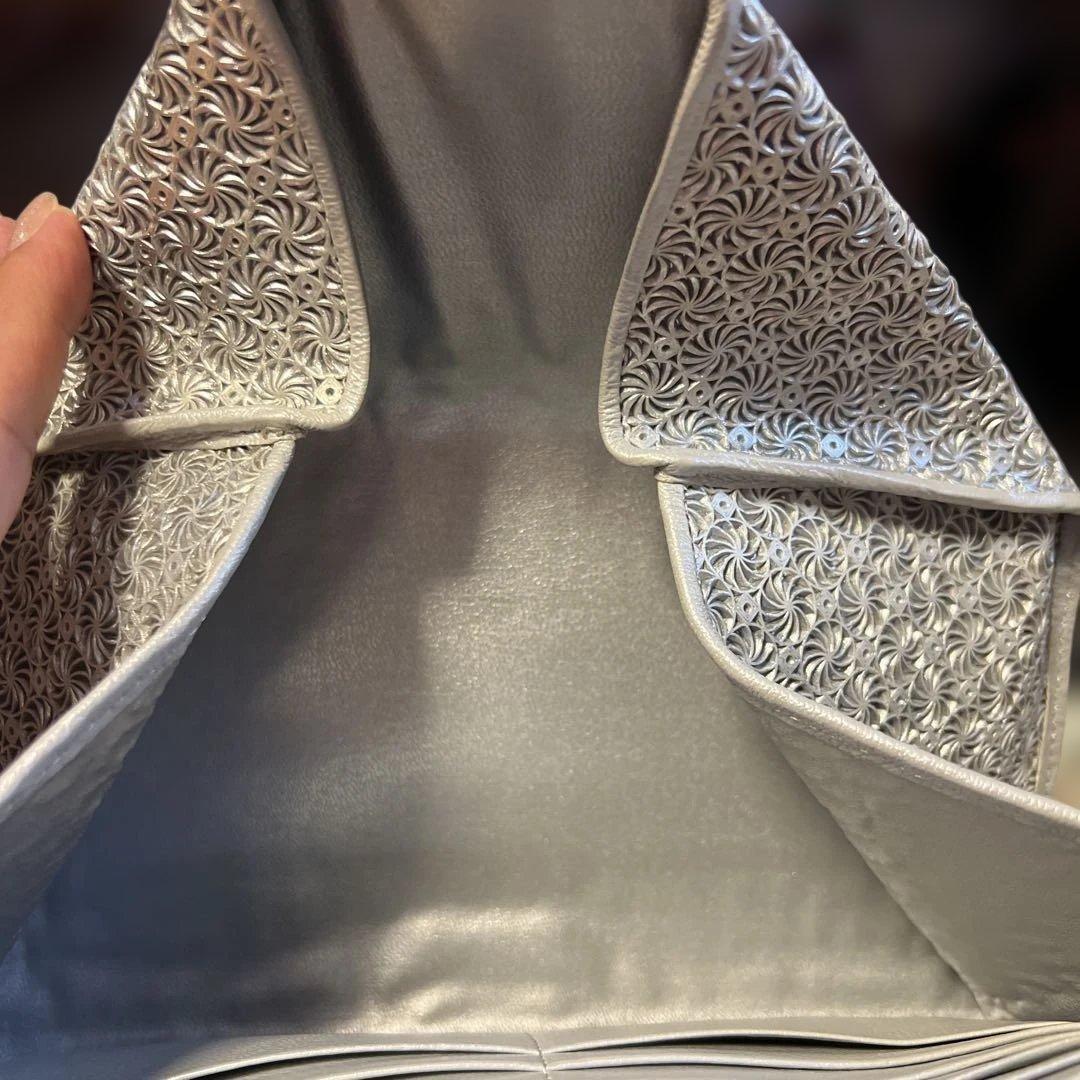 HIROKO HAYASHI シルバー クラッチバッグ