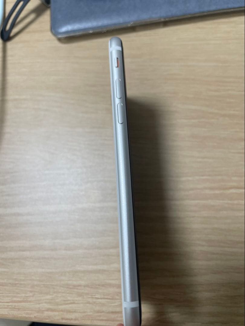 極美品 iPhone SE2 256GB SIMフリー