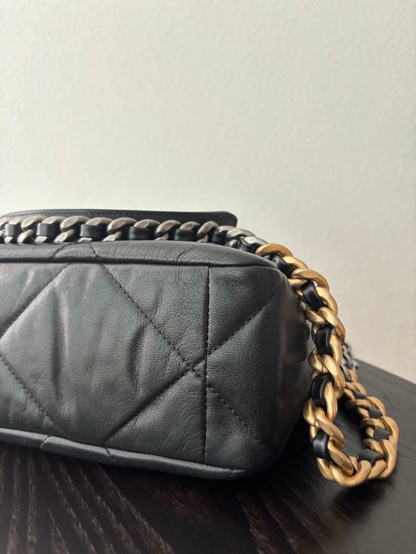 CHANEL19・シャネル19・ ブラックレザー ハンドバッグ