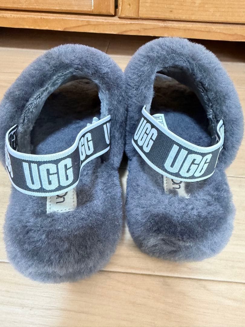 【ゆ】　UGG サンダル　グレー