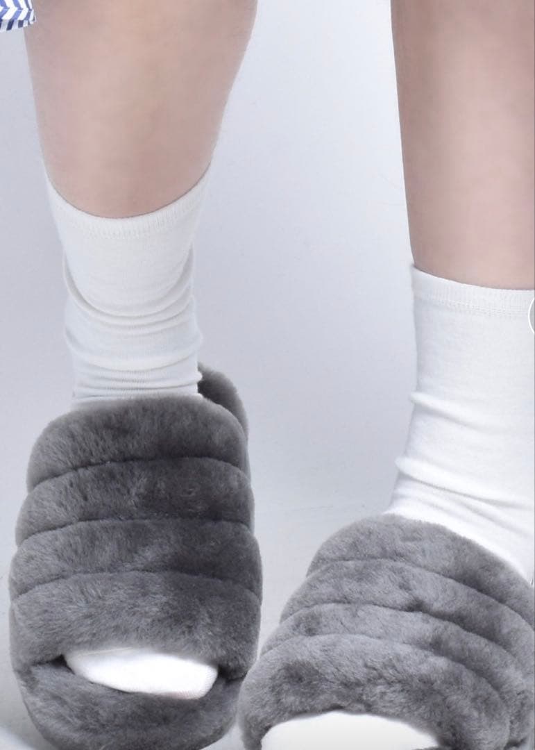 【ゆ】　UGG サンダル　グレー