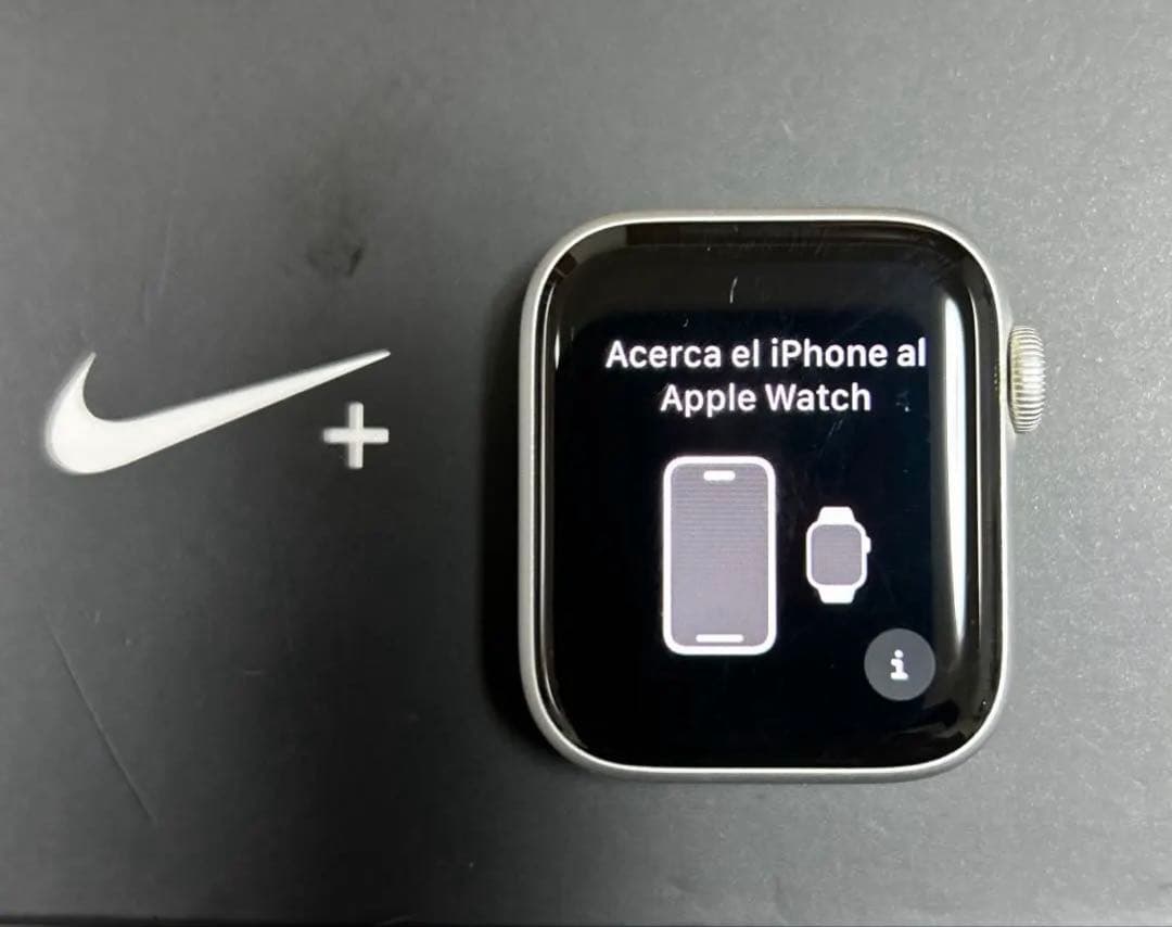 Apple Watch Series4 NIKE 40mm シルバーアルミニウム