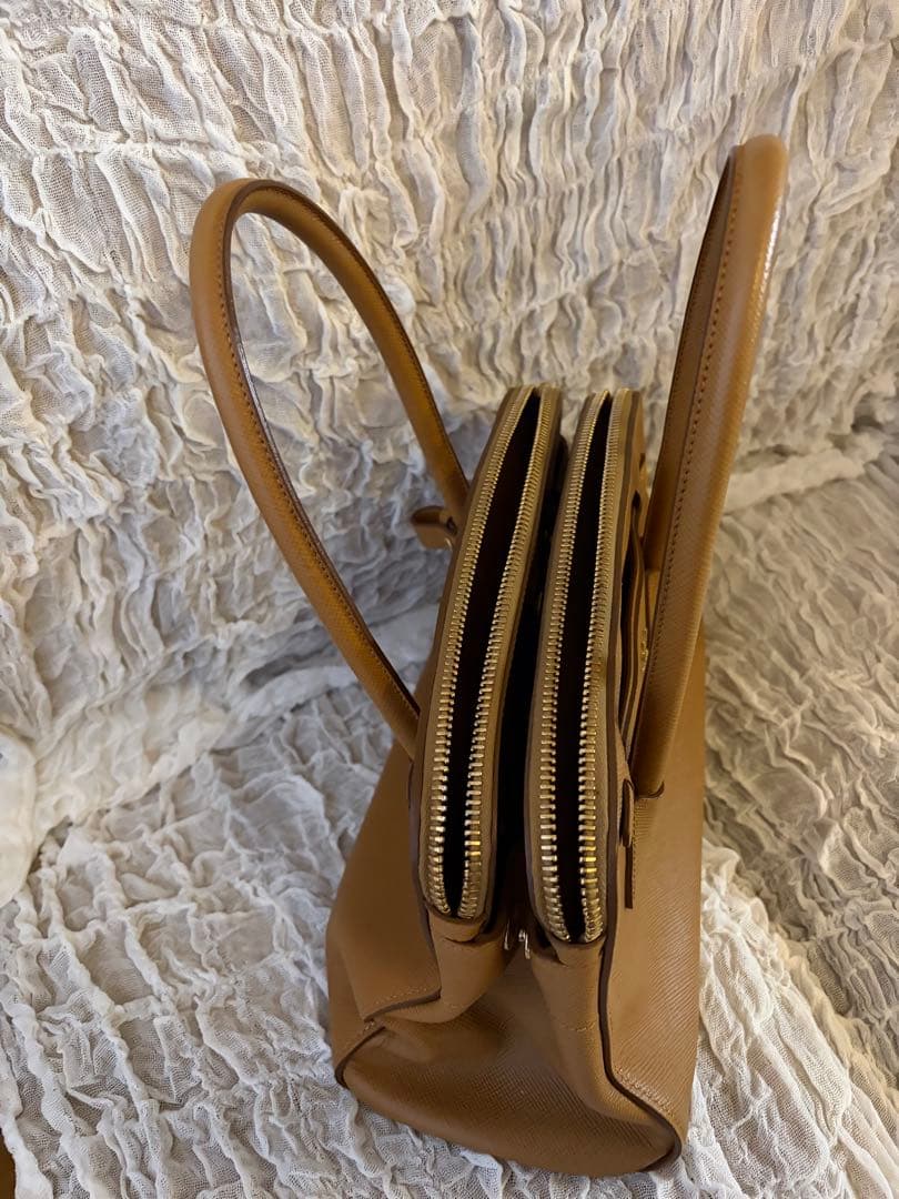 PRADA ブラウン ハンドバッグ 中型