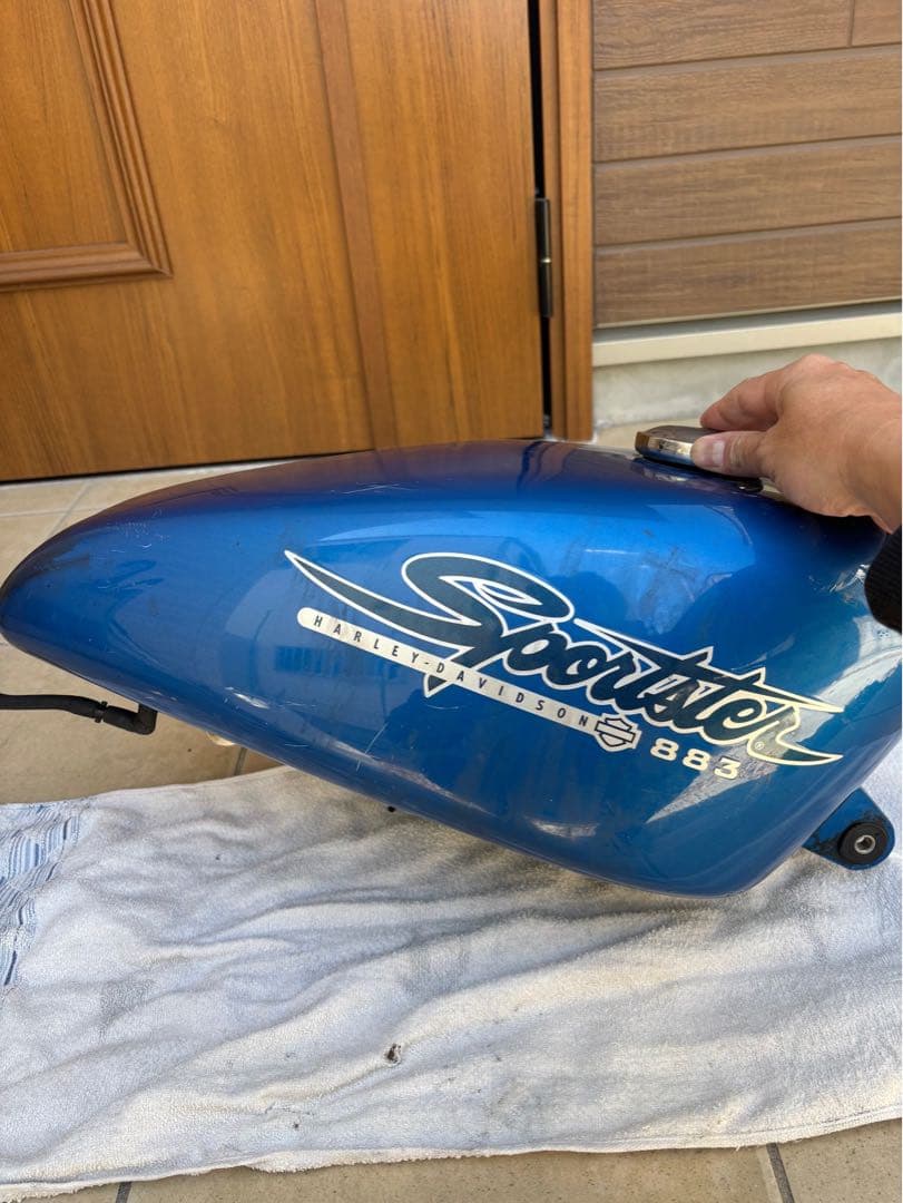 スポーツスター 純正 タンク 1997 883 ジャンク？ 水色