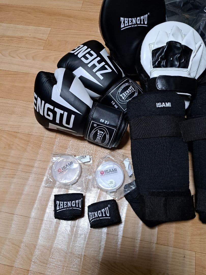 ZHENGTU グローブ ヘッドギア　レガース　等　セット　キックボクシング