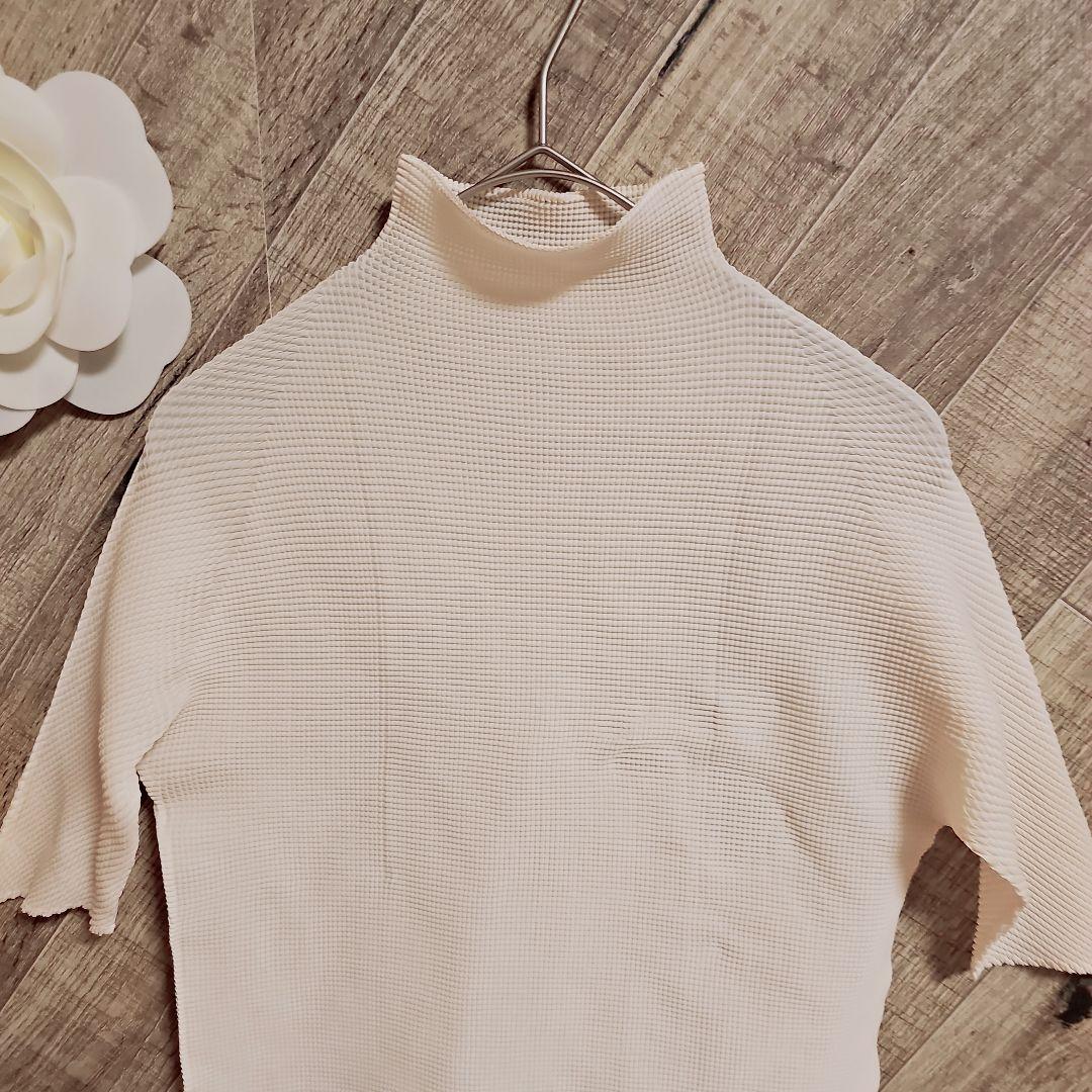 ISSEY MIYAKE　ハイネック立体カットソー　アイボリー　サイズ3