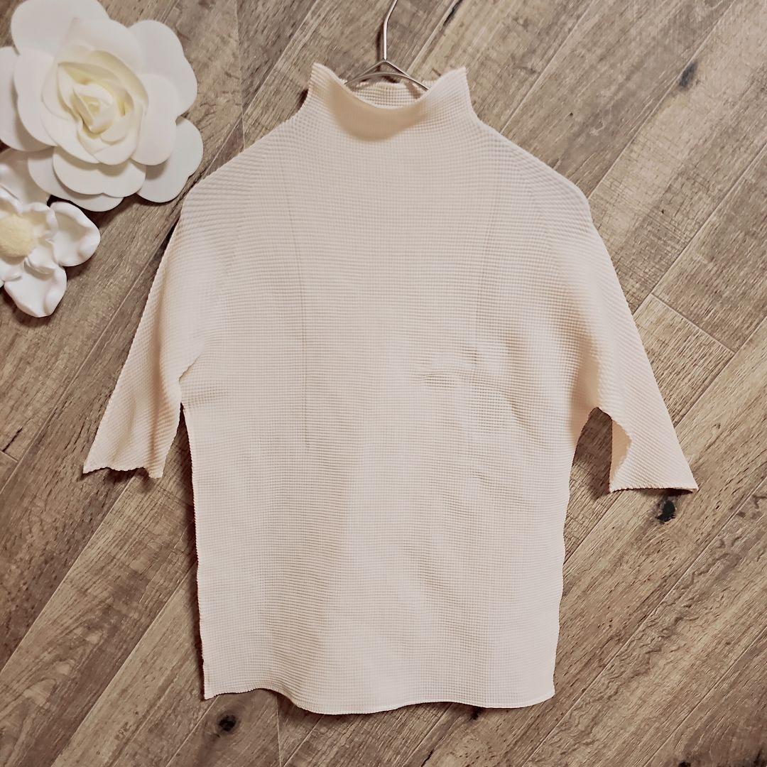 ISSEY MIYAKE　ハイネック立体カットソー　アイボリー　サイズ3