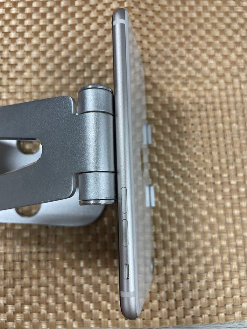 iPhone SE 第3世代 64 GBスターライトSIMフリー【2642】