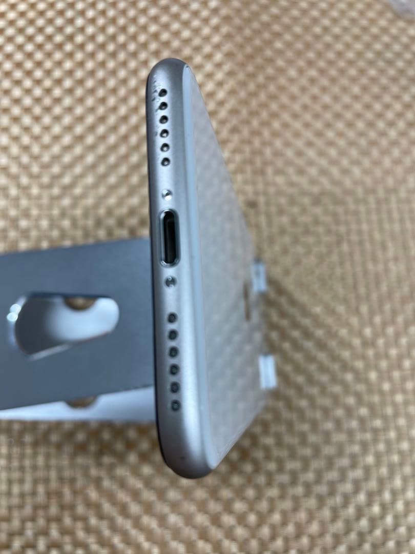 iPhone SE 第3世代 64 GBスターライトSIMフリー【2642】