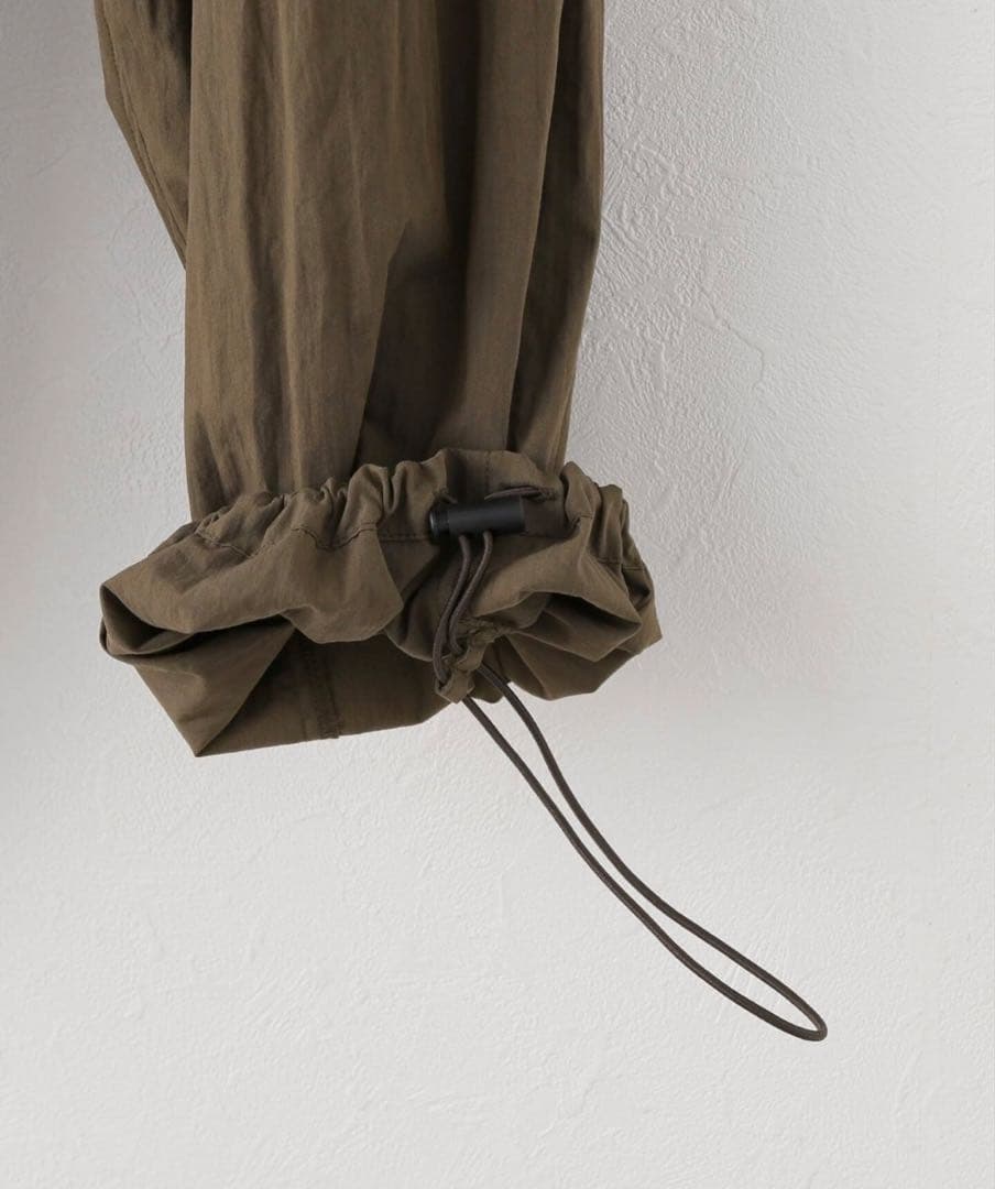 ナイロンパラシュートパンツ